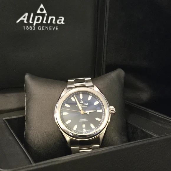 Alpina Alpiner Quartz Watch 42mm - Picture 9 of 12